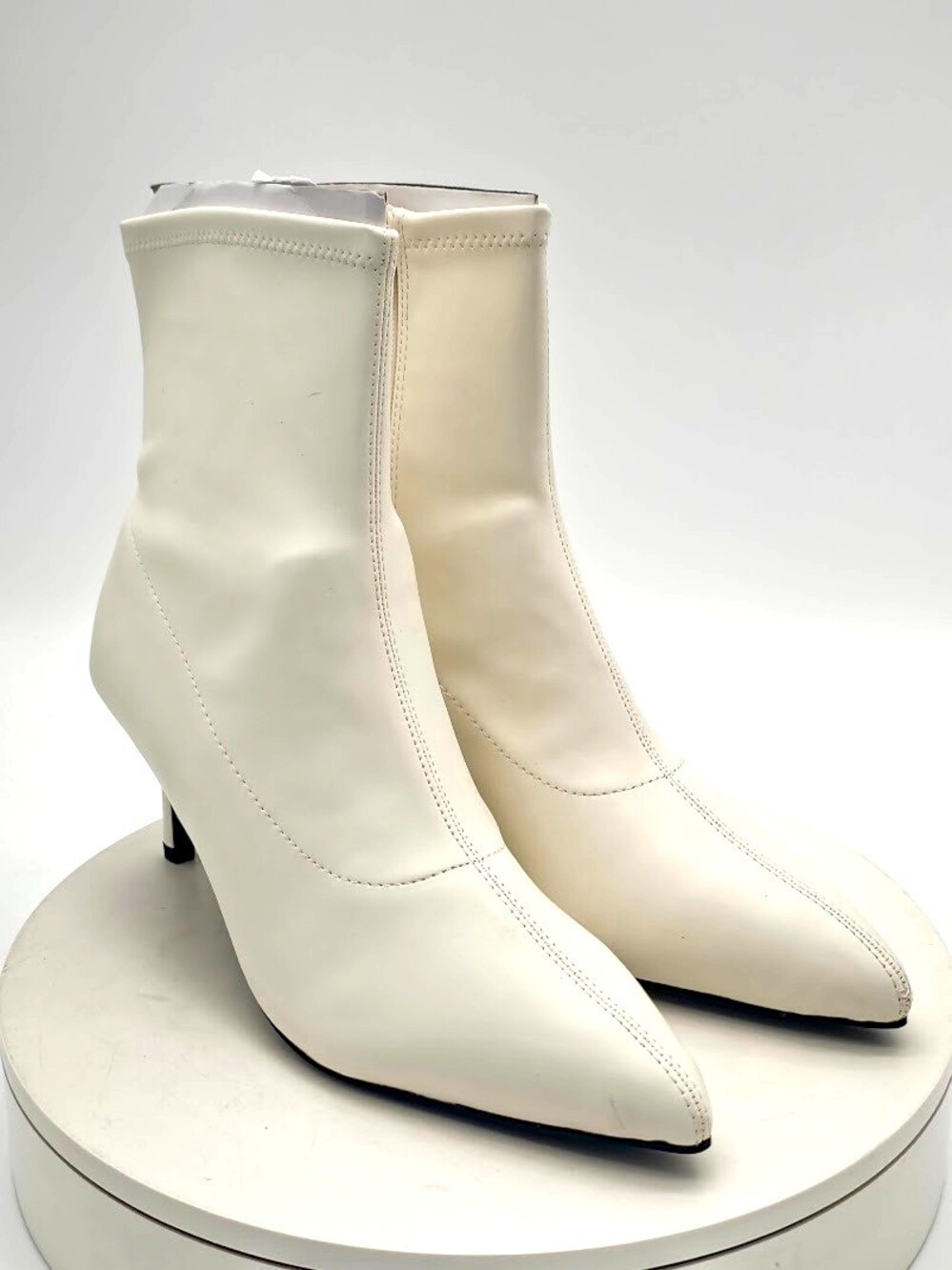 Wild Pair Mannon White Ankle Boots Women 11 M Pointed Toe Kitten Heel